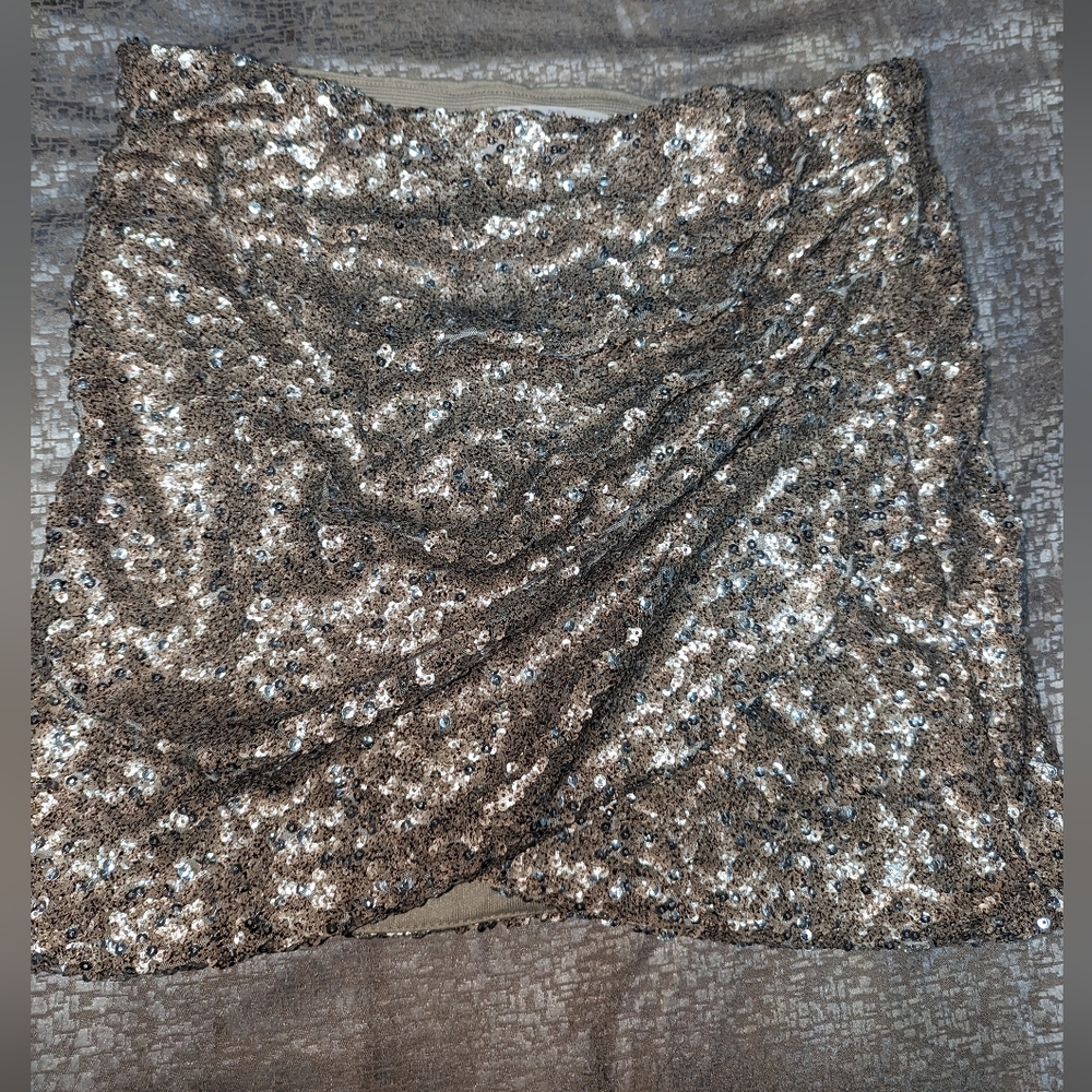 Chelsea & Violet Champagne Sequin Skirt / M